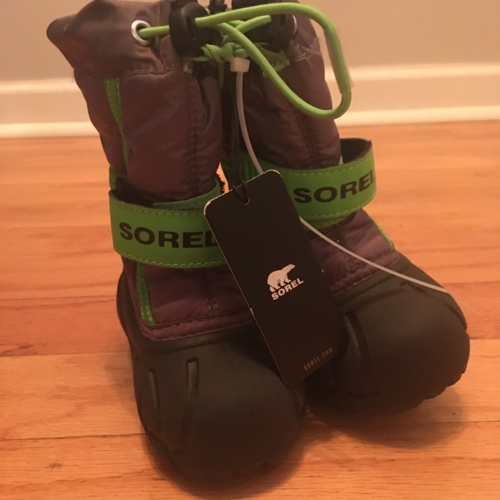 Sorel snow boots in toddler size 5